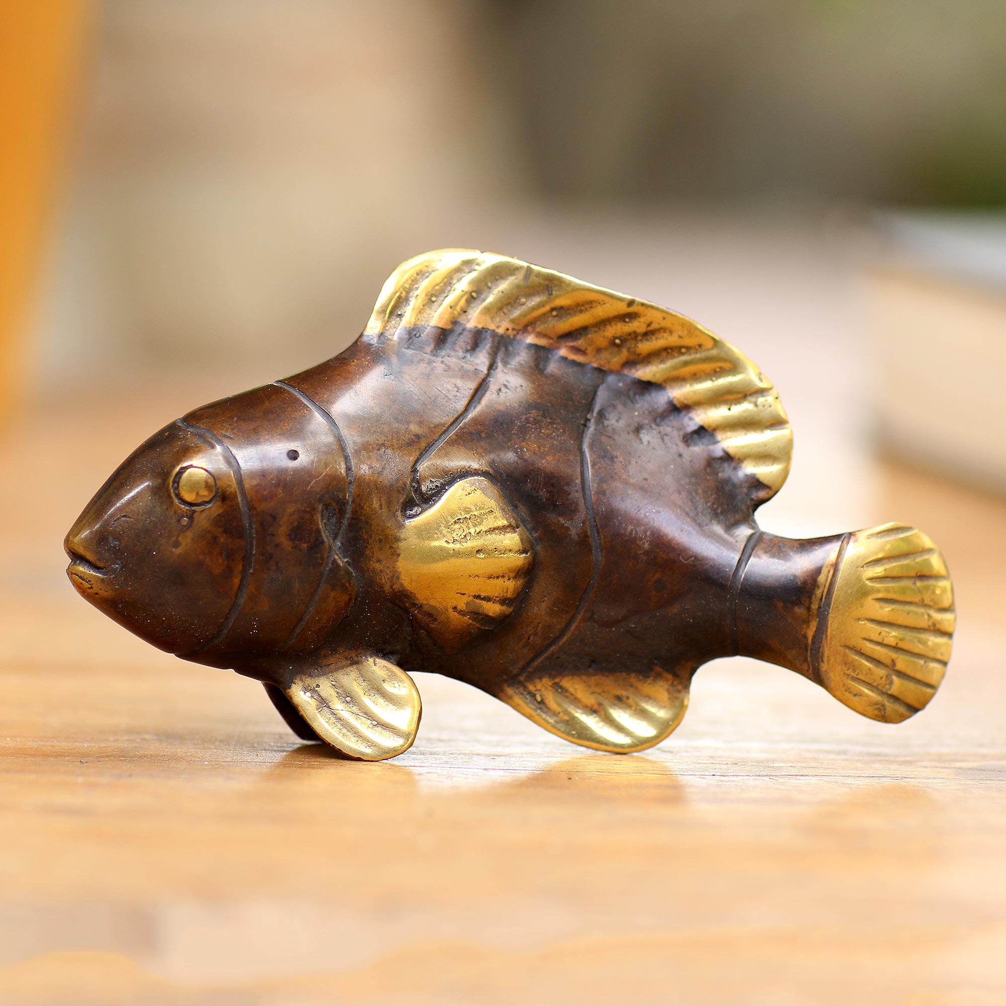 Premium Antique Clownfish Bronze Sculpture - Handcrafted Balinese Art