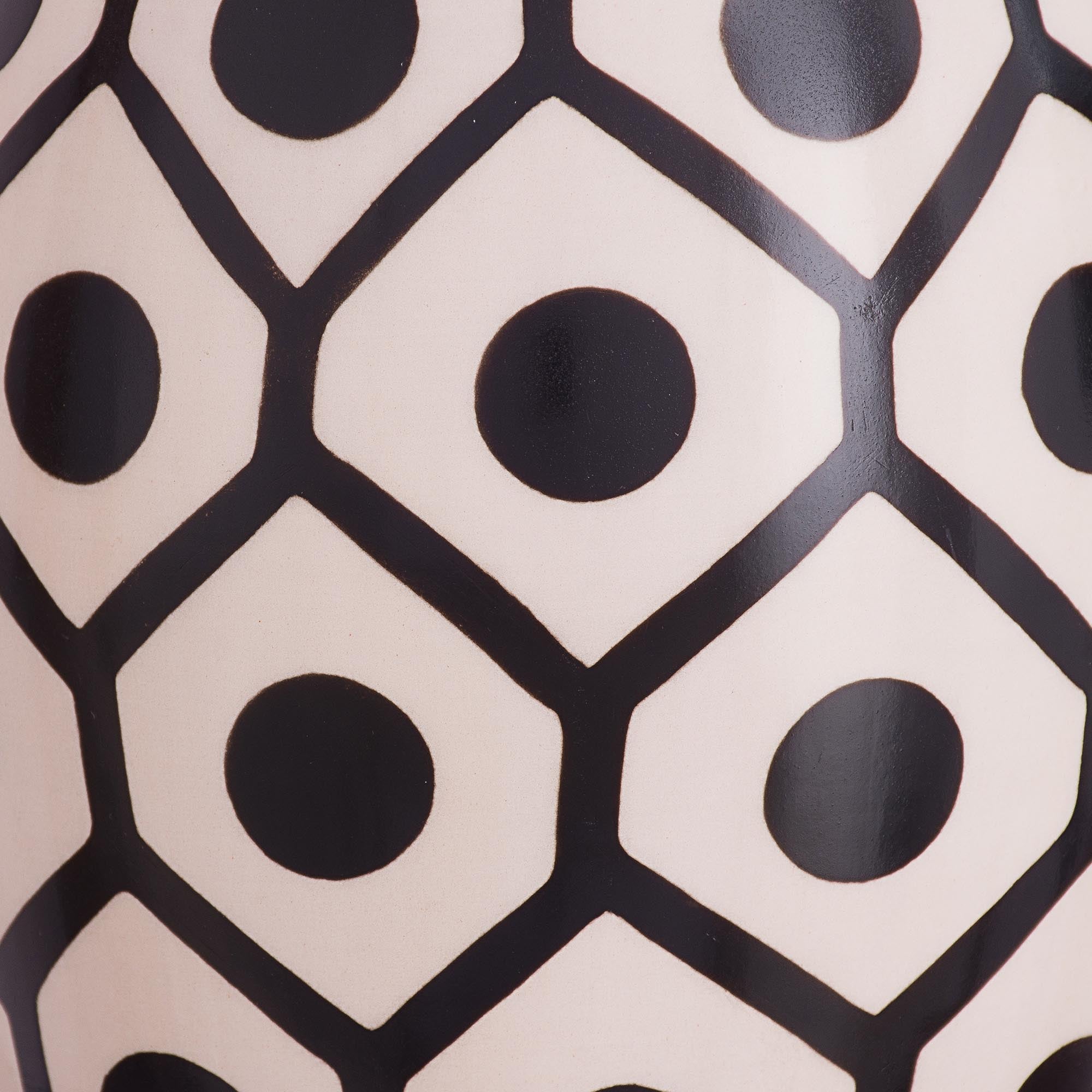 Premium Chulucanas Ceramic Vase - Handcrafted Geometric Art from Peru