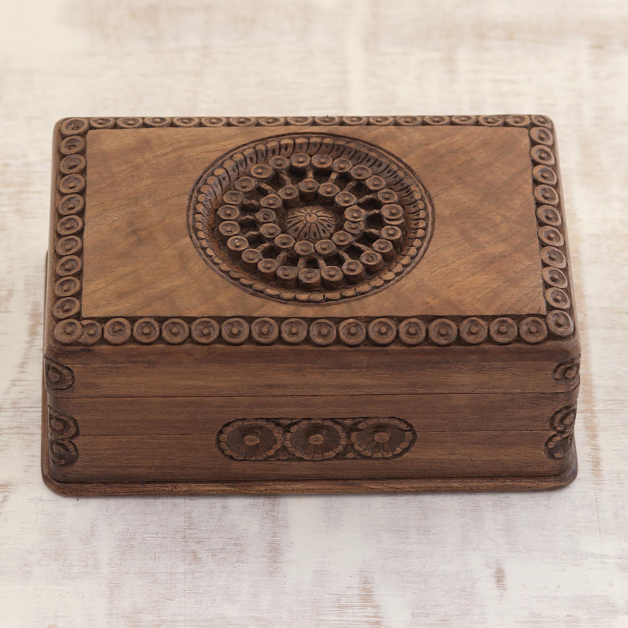 Premium Exotic Radiance Walnut Jewelry Box - Handcrafted Elegance