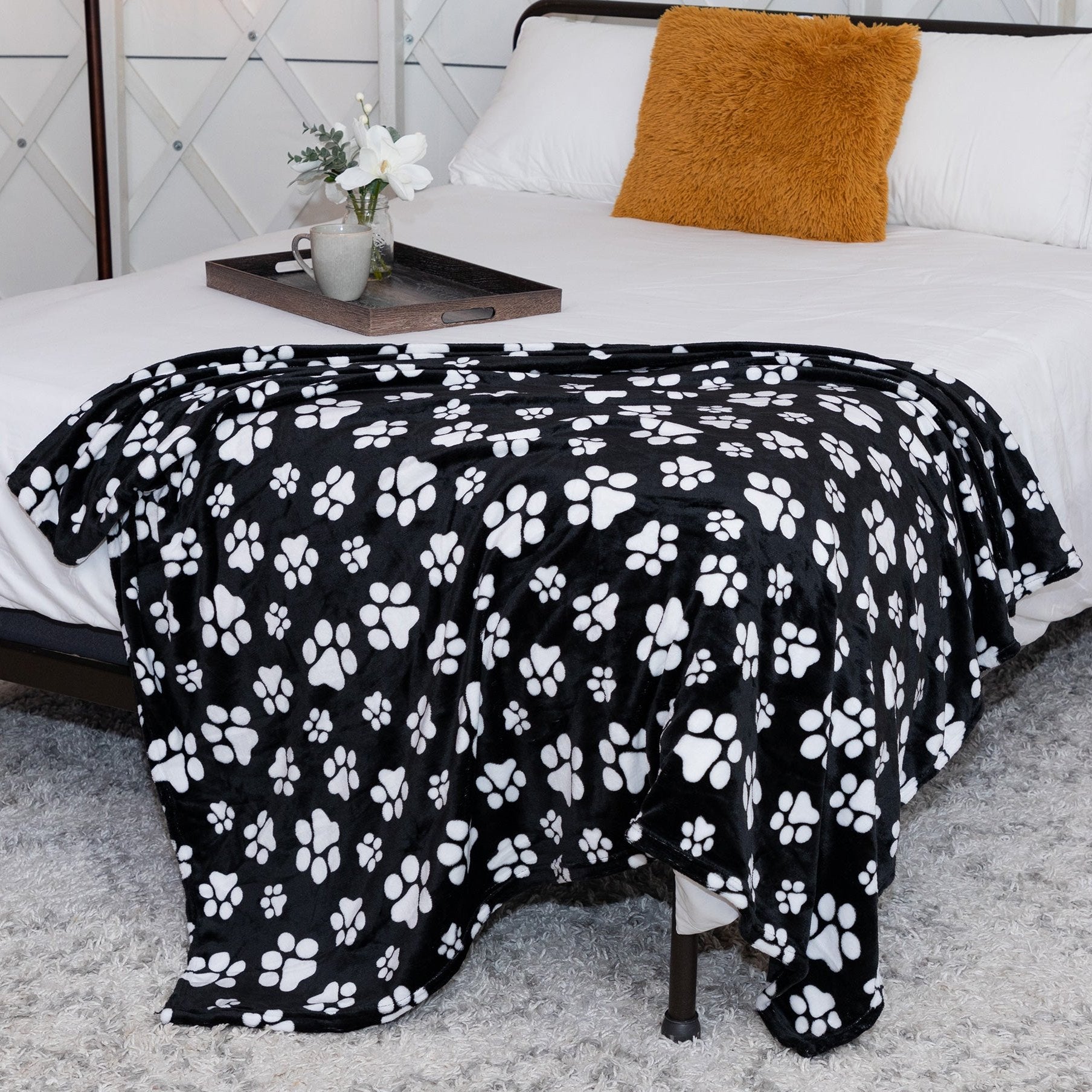Premium Paw Print Fleece Blanket - Ultimate Cozy Comfort