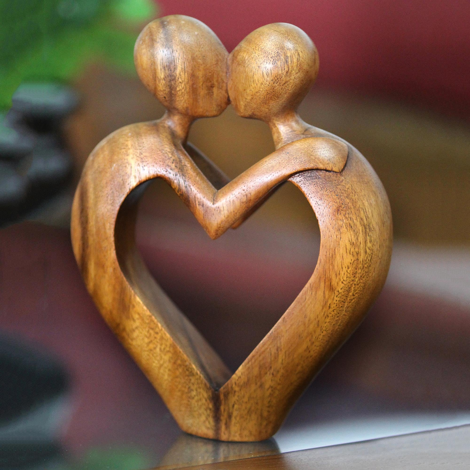 Premium Sweet Love Suar Wood Sculpture - Handcrafted Heartwarming Art