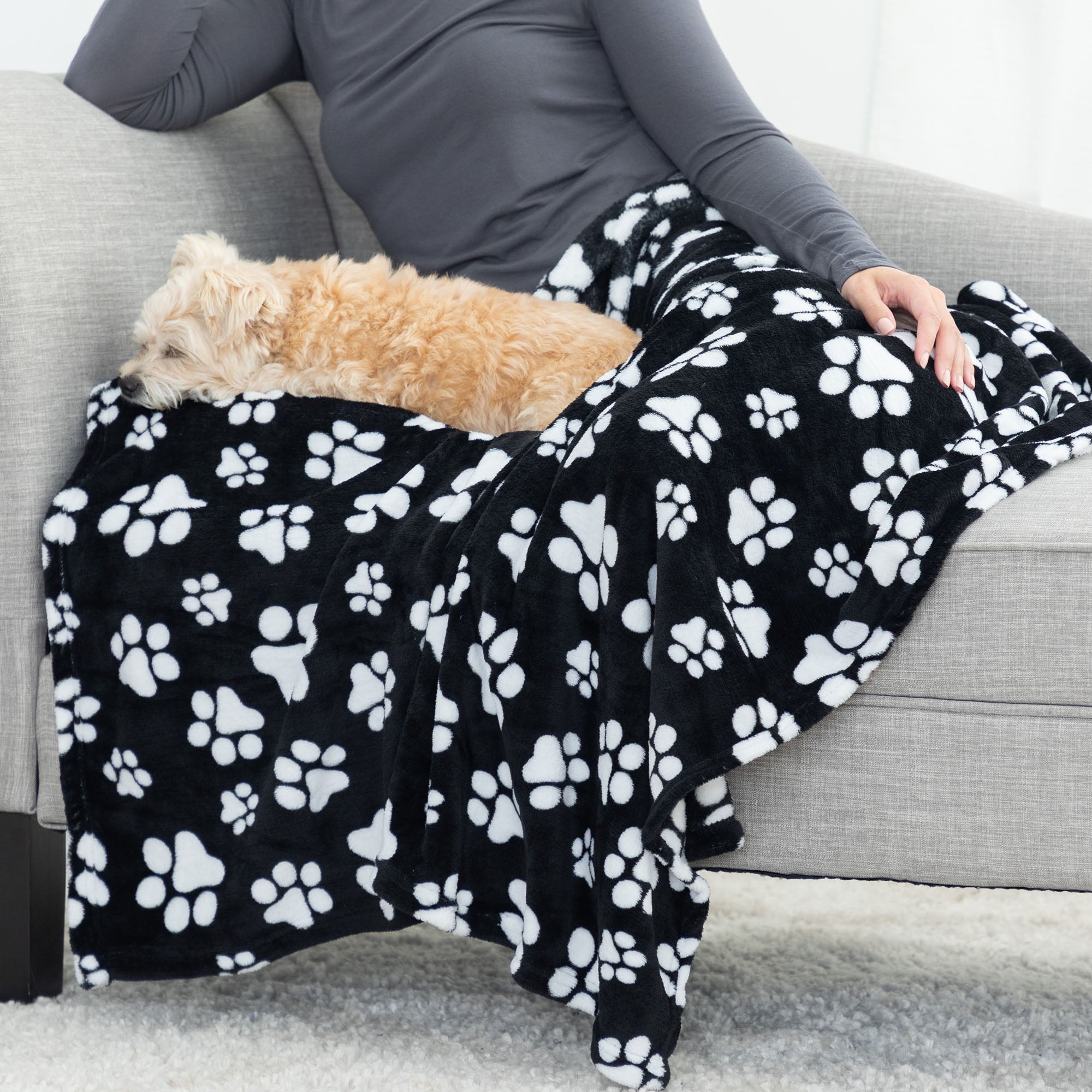 Premium Paw Print Fleece Blanket - Ultimate Cozy Comfort