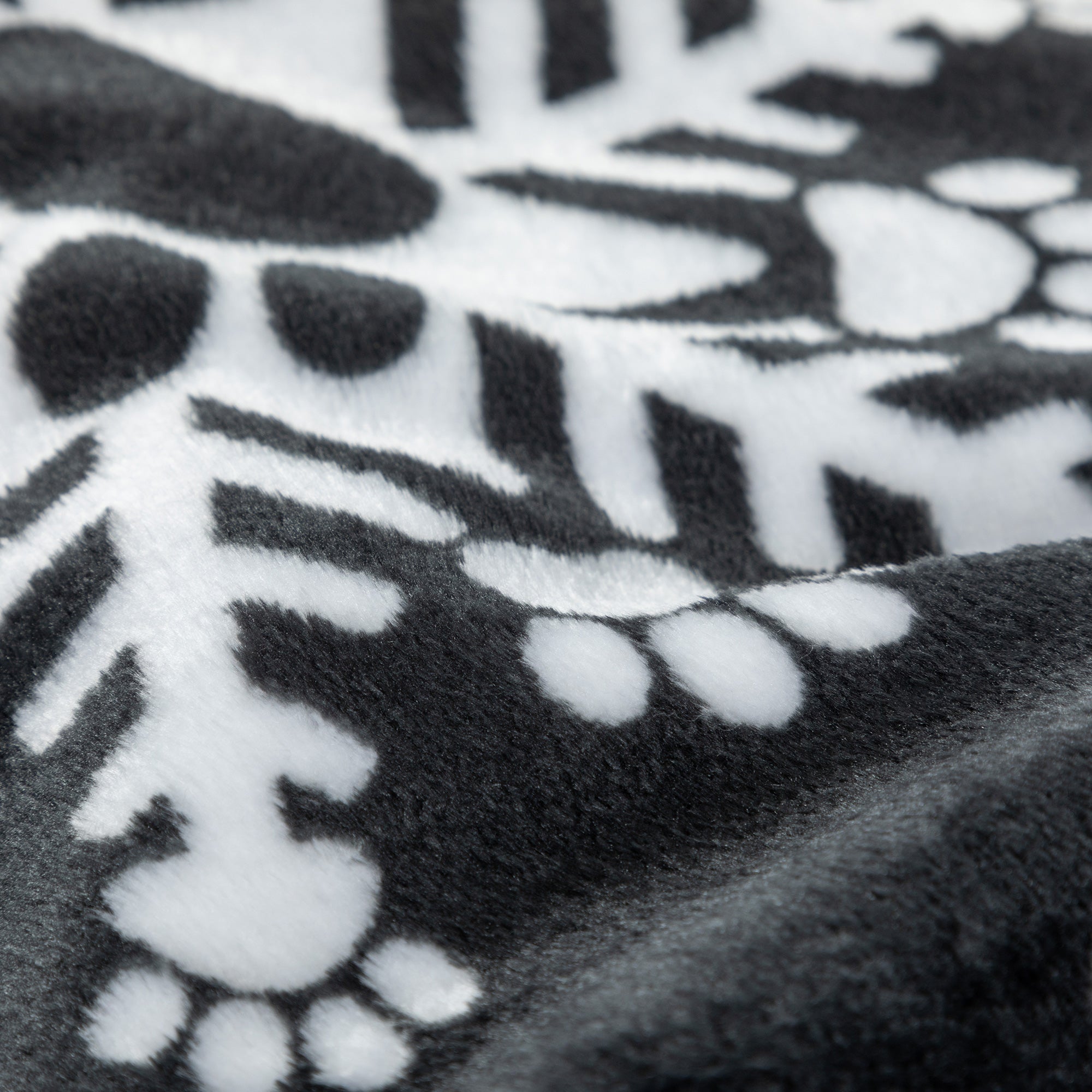 Premium Paw Print Fleece Blanket - Ultimate Cozy Comfort