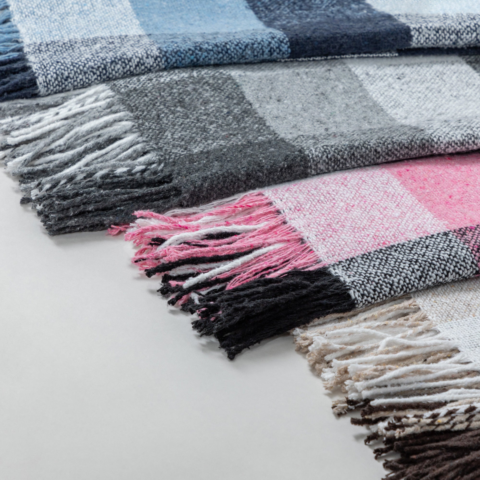 Premium Ukrainian Wool-Blend Fringed Throw Blanket - Ultimate Comfort & Warmth