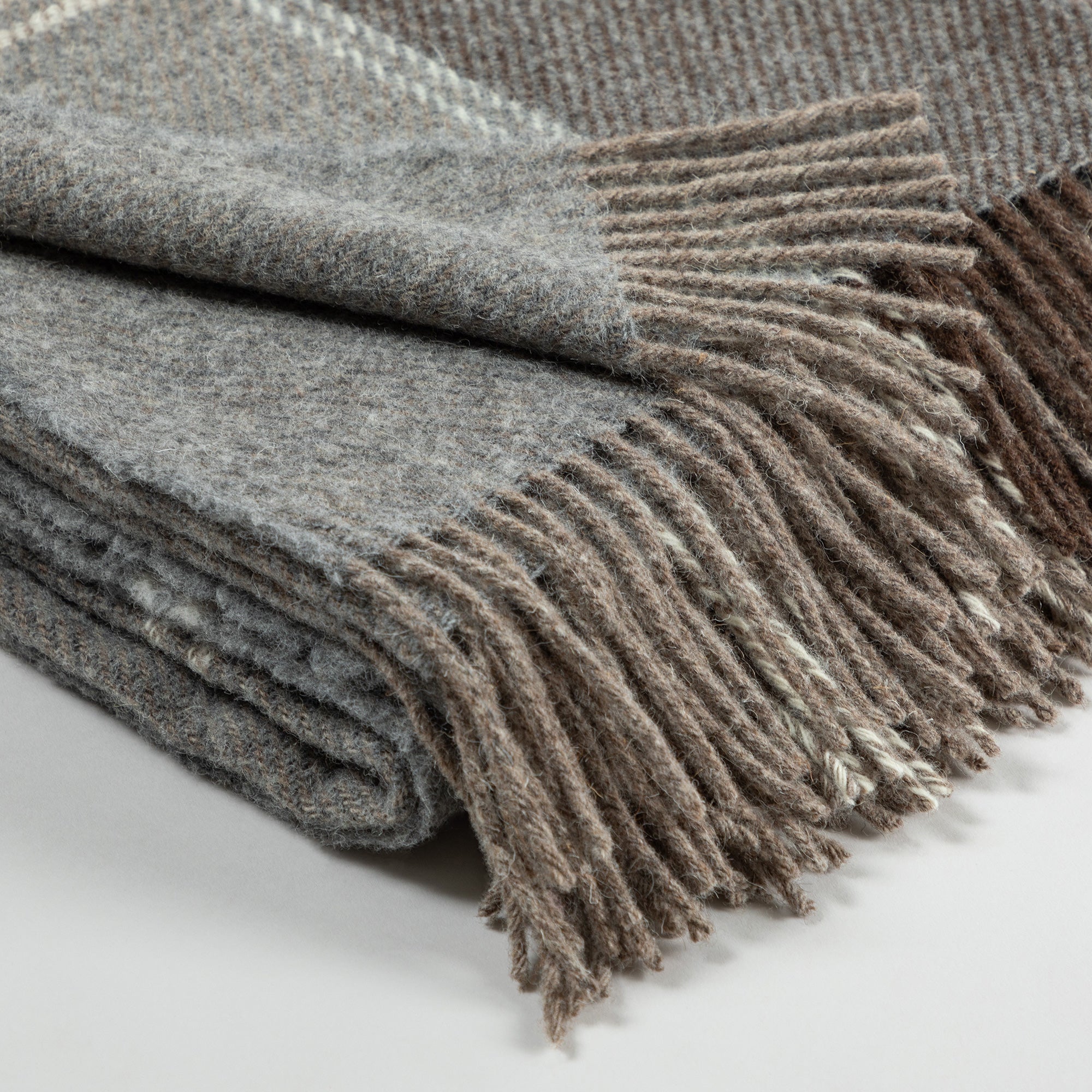 Premium Ukrainian 100% Wool Fringed Throw Blanket - Ultimate Warmth & Style