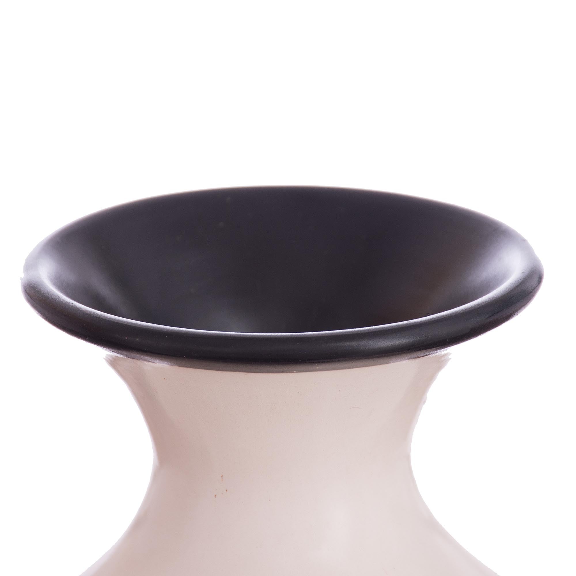 Premium Chulucanas Ceramic Vase – Handcrafted Circle Motif Design from Peru