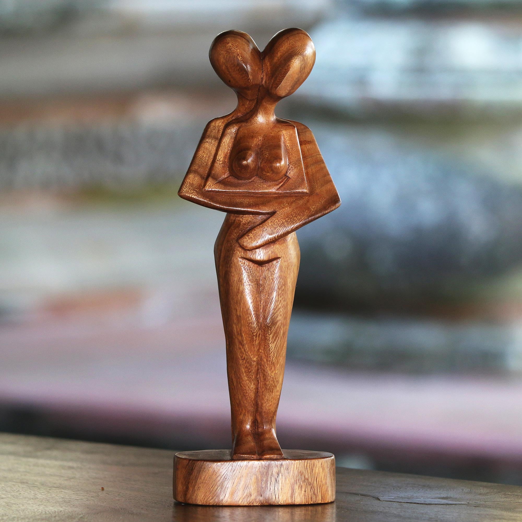 Premium Romantic Embrace Suar Wood Sculpture – Handcrafted Artistry