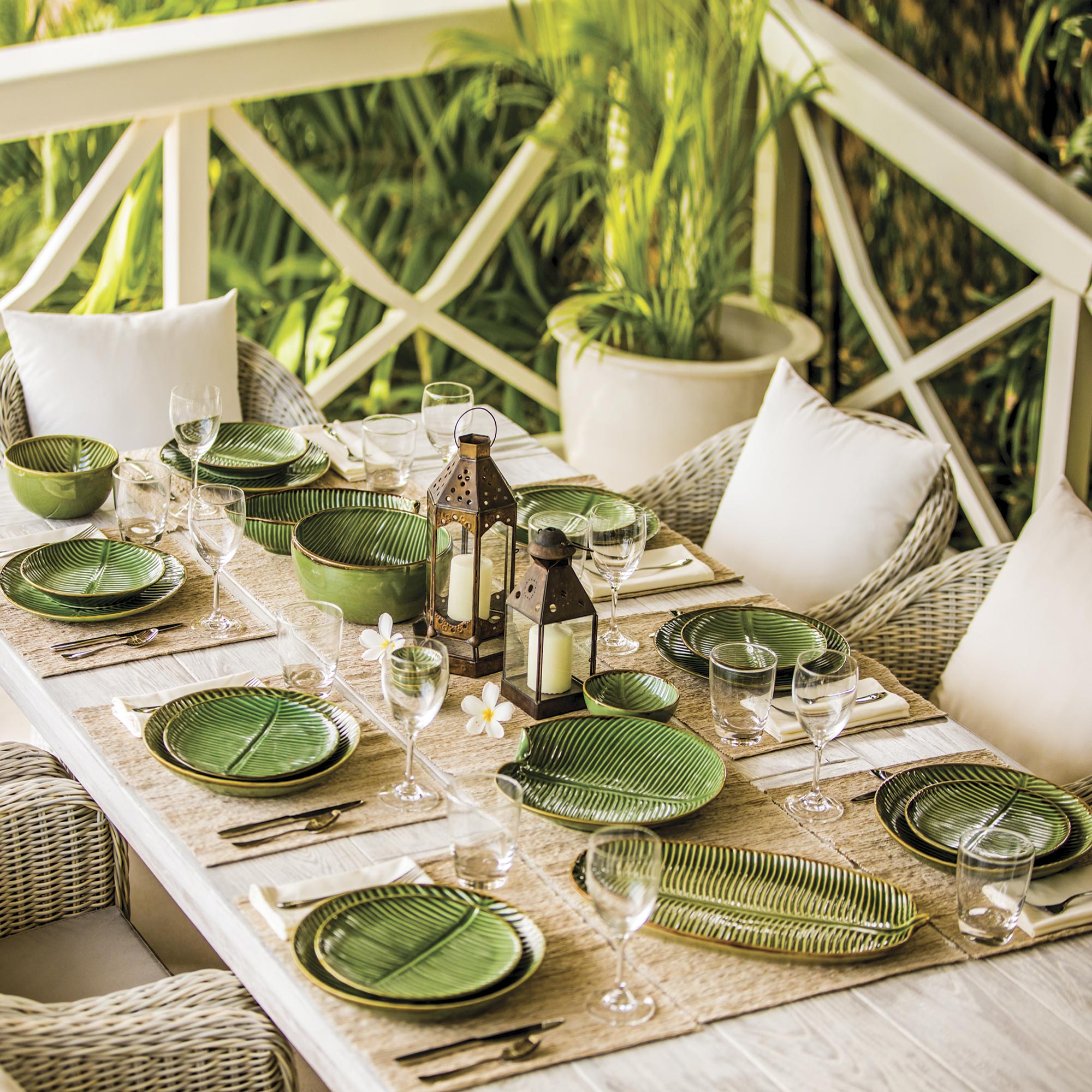 Premium Ceramic Banana Leaf Salad Plates Set of 4 - Tropical Elegance from Bali