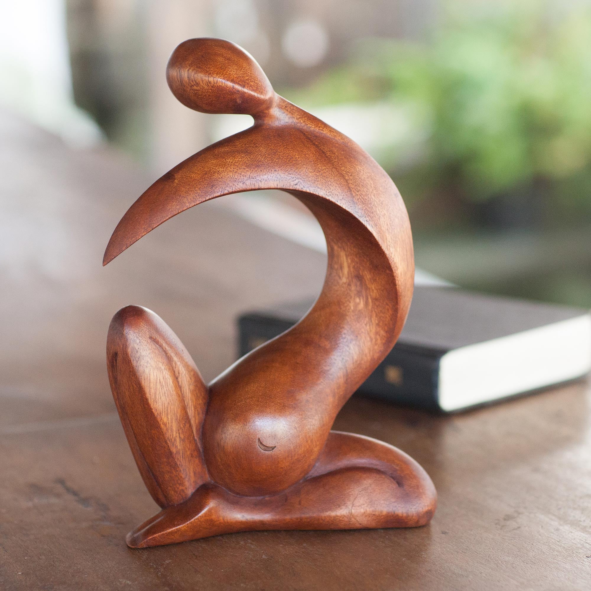 Premium Pregnant Grace Wood Statue – Handcrafted Elegance