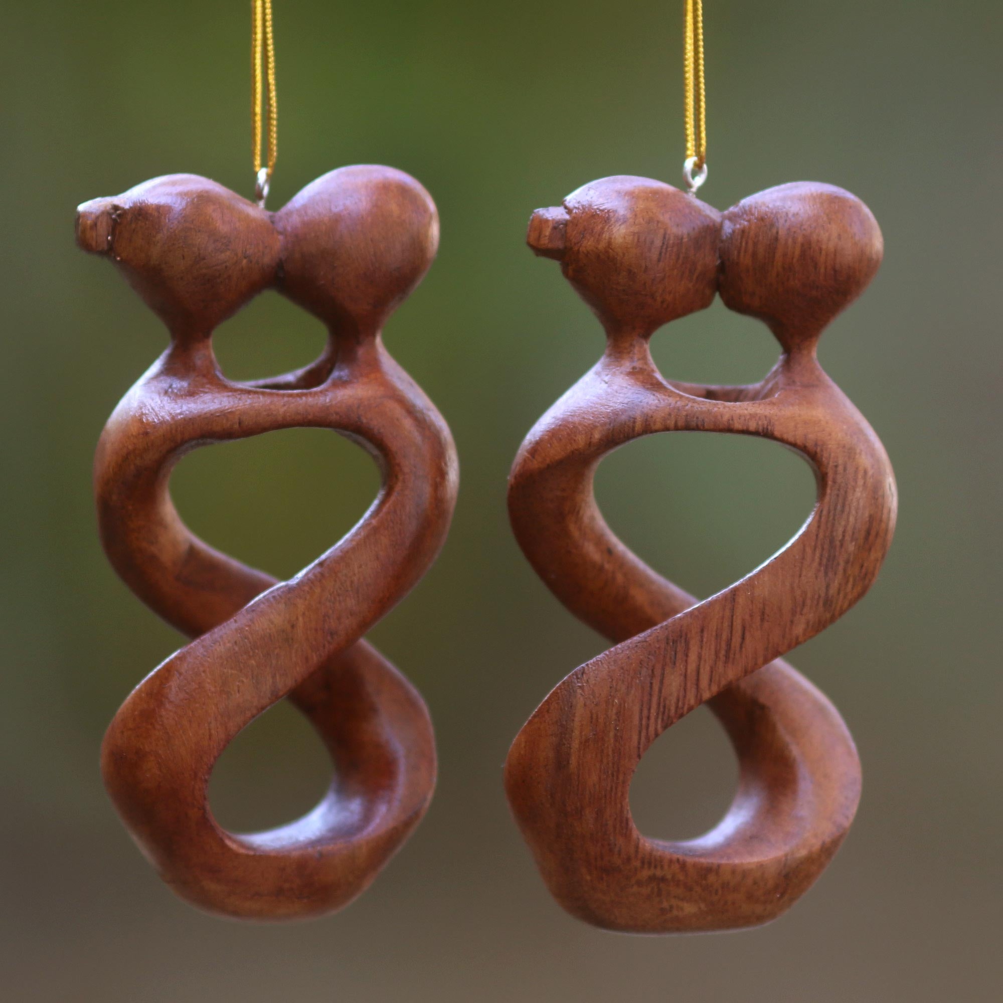 Premium Hand-Carved Bali Wood Lovers Ornament Set - Romantic Kissing Pair