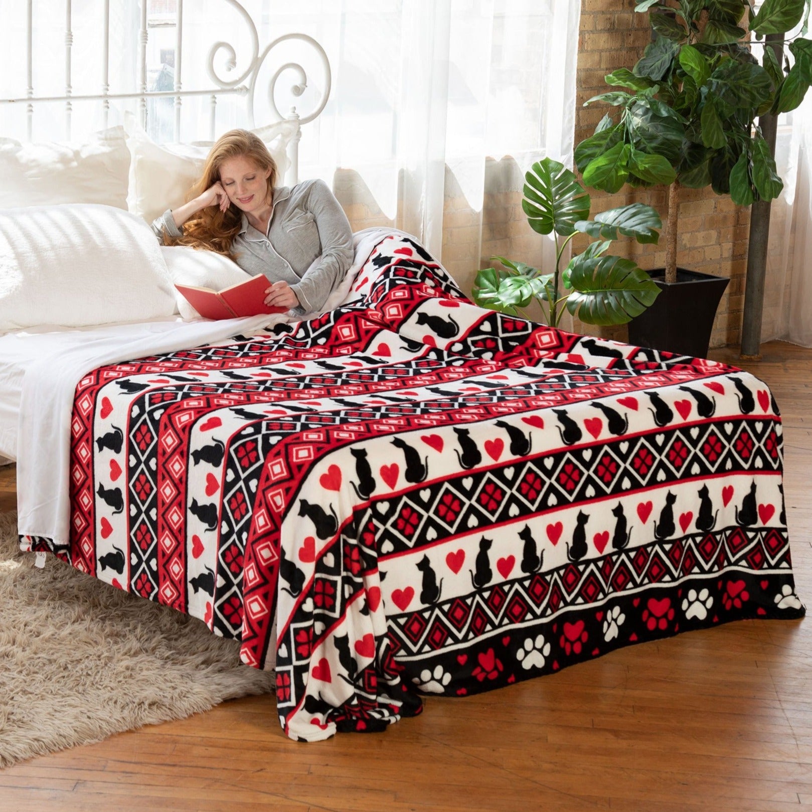 Premium Hearts & Paws Ultra-Soft Fleece Blanket