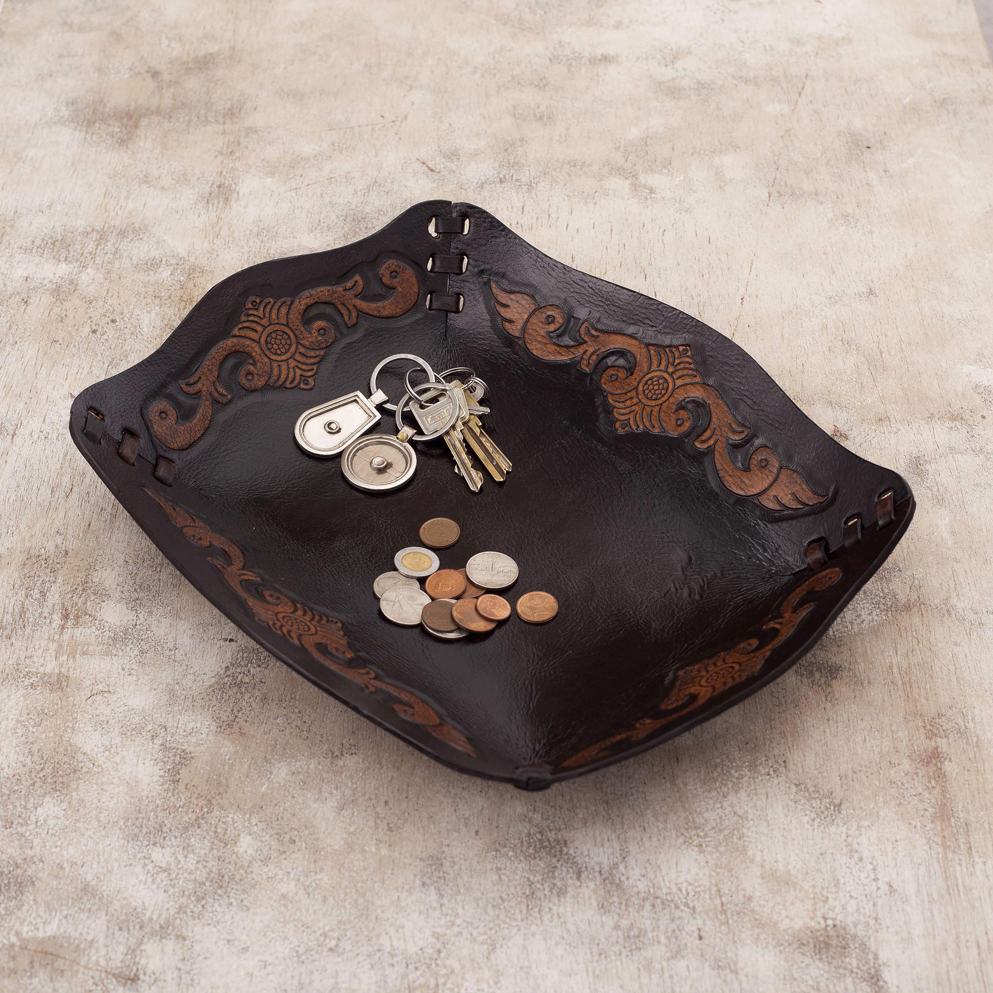Premium Spanish Viceroy Peru Handcrafted Leather Colonial Art Catchall – Ultimate Decorative Organizer