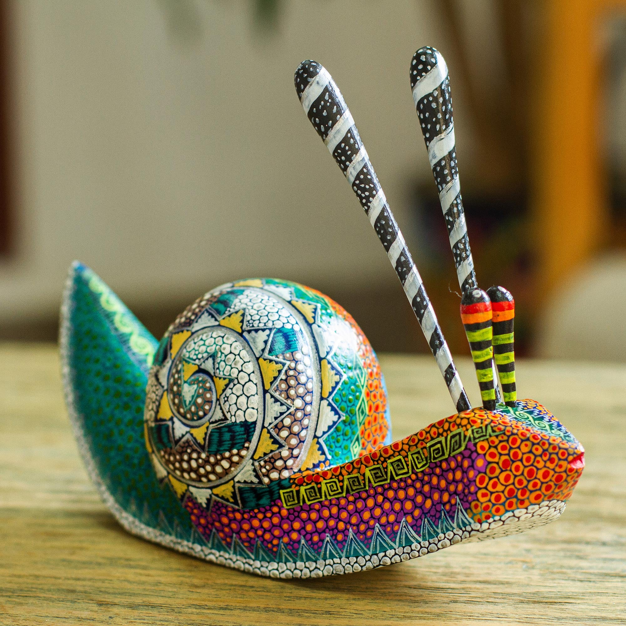 Premium Hand-Painted Snail Alebrije: Vibrant Mexican Wood Sculpture