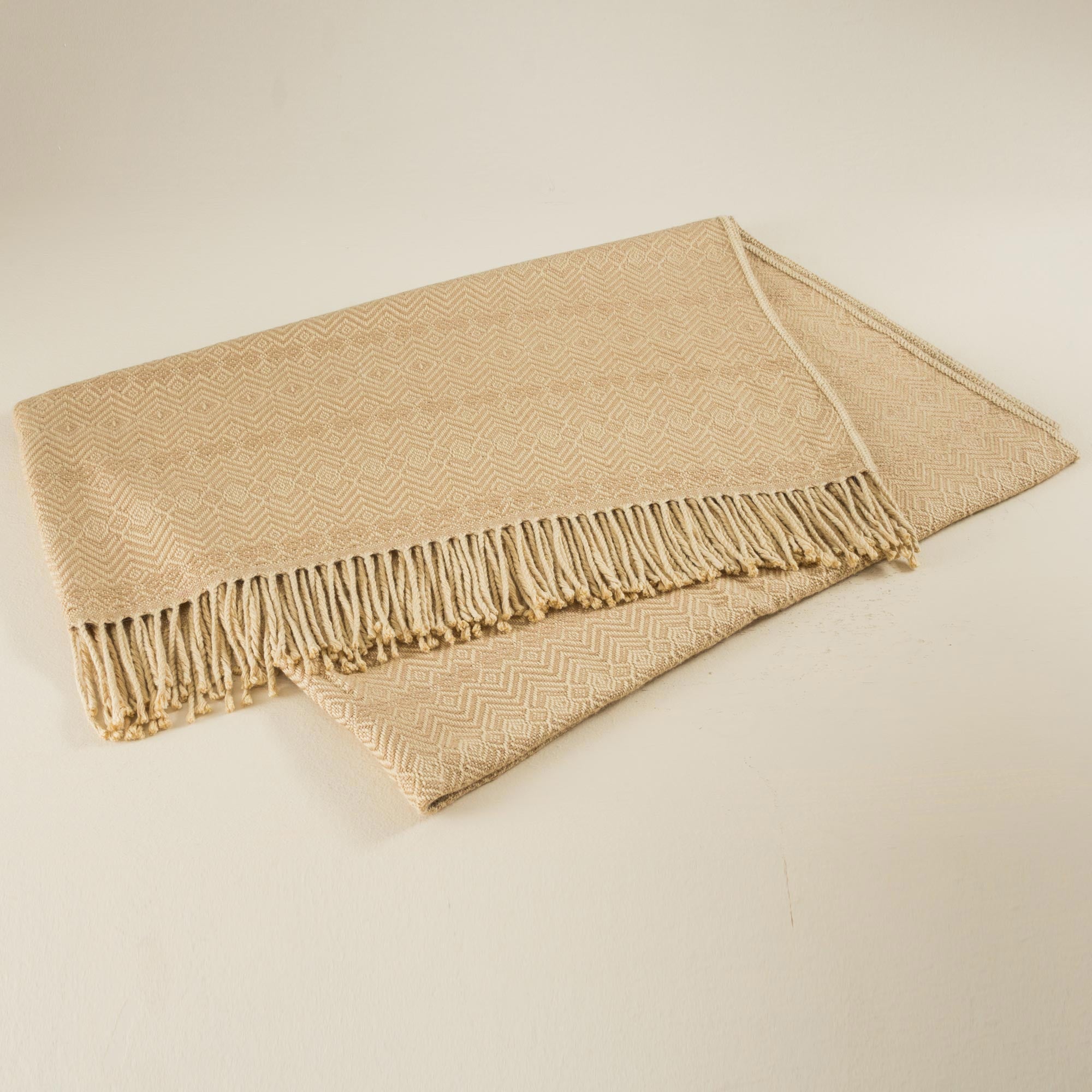Premium Sandy Passion Alpaca Blend Throw Blanket - Ultimate Comfort