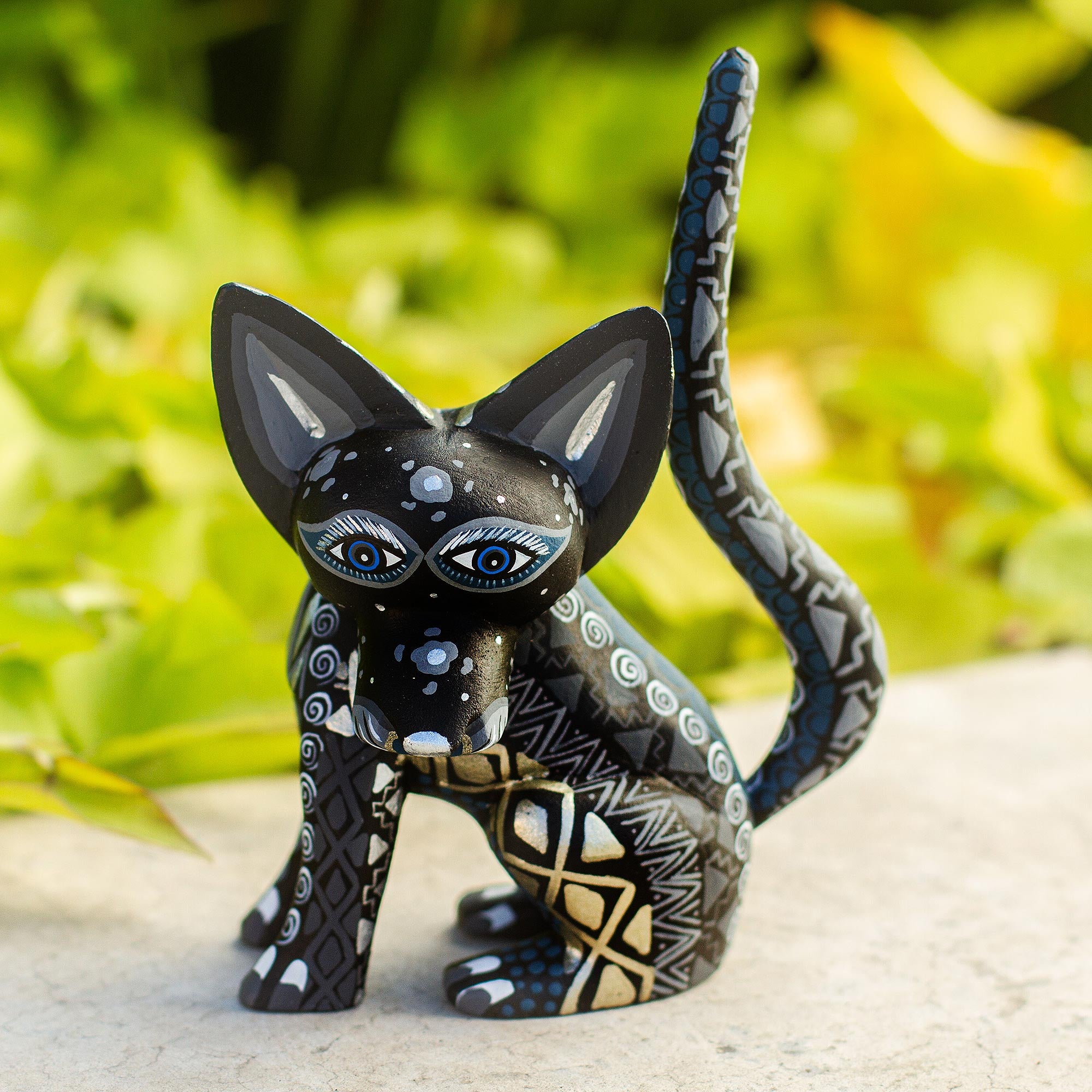 Premium Black Fox Alebrije Figurine - Handcrafted Mexican Art